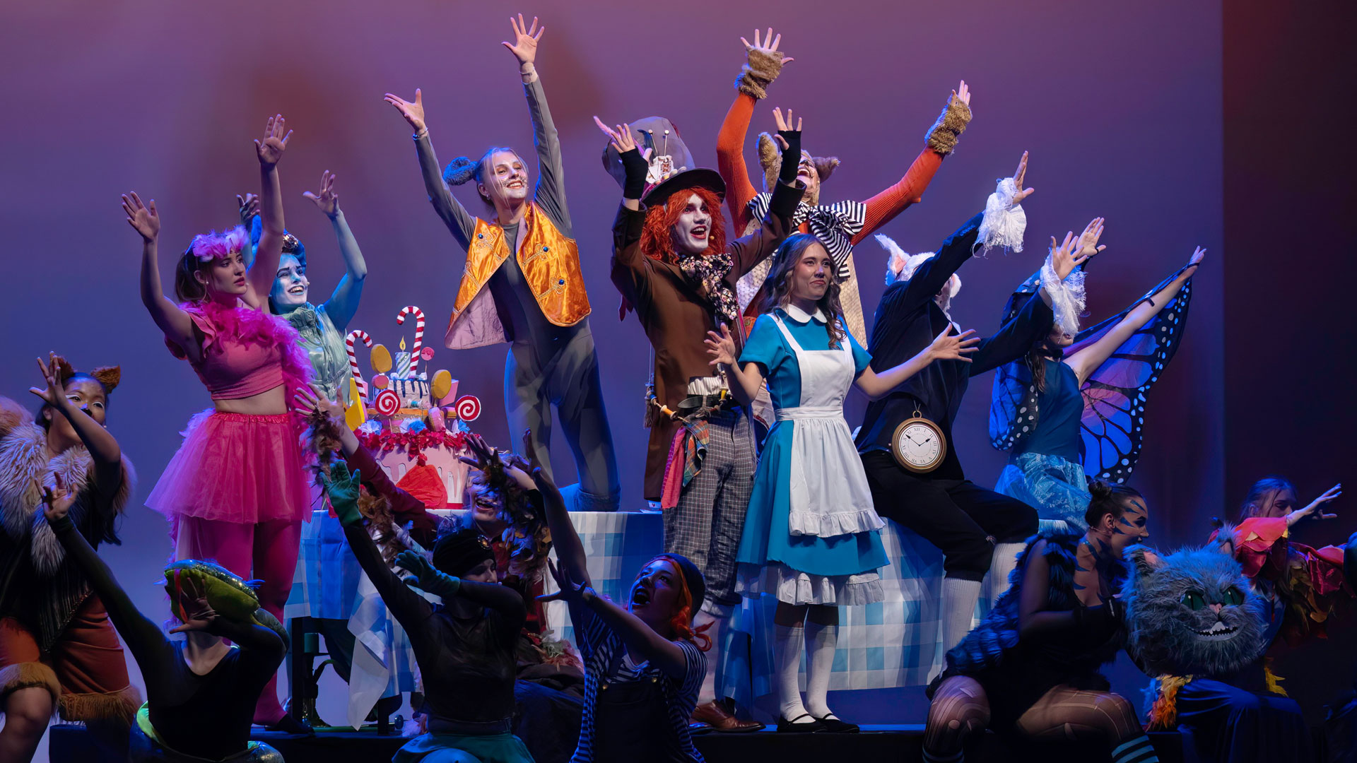 Model.HeaderVisualImage.Name
